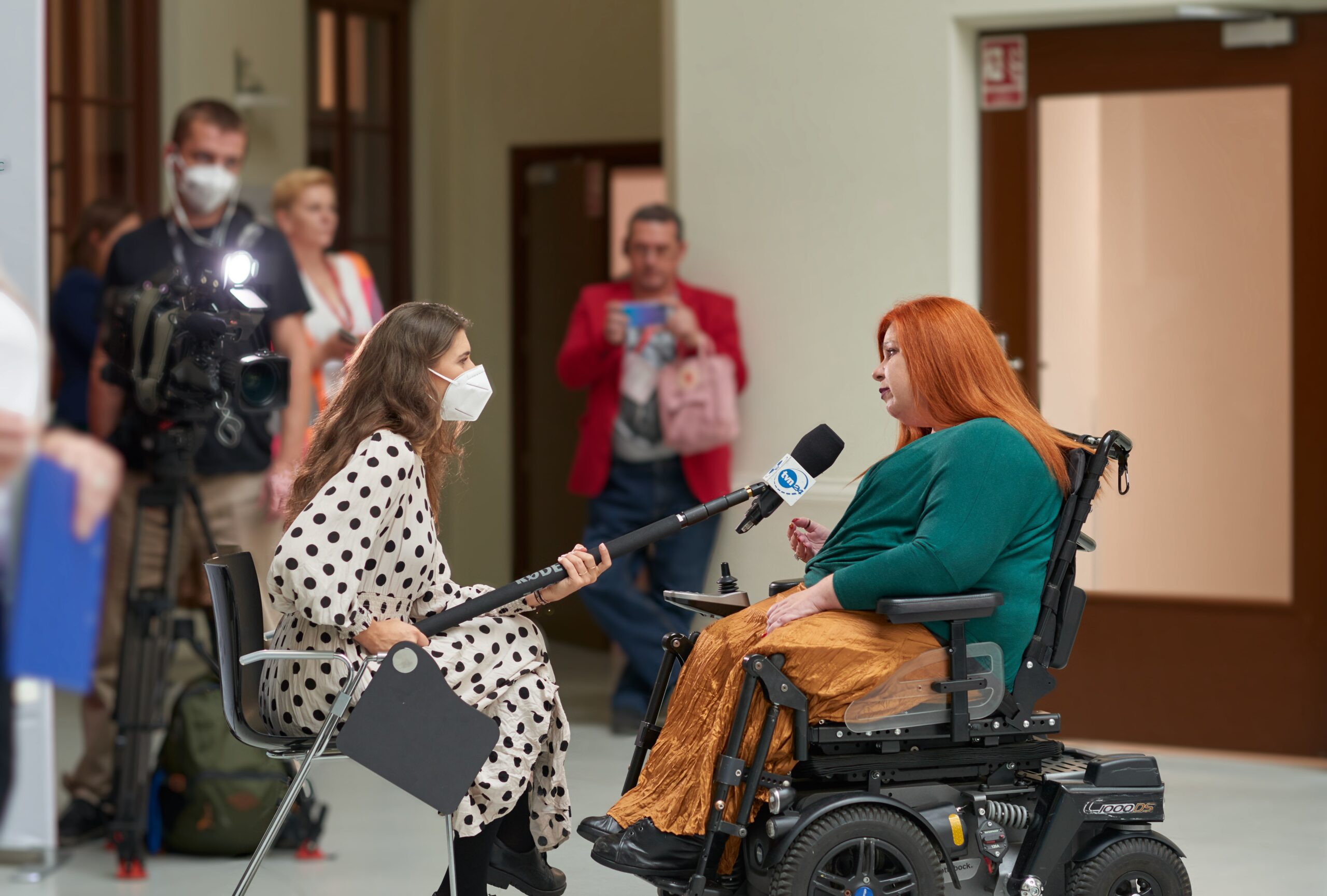 fot. SupArt Studio Renata Orłowska udzielająca wywiadu dla TVN 24