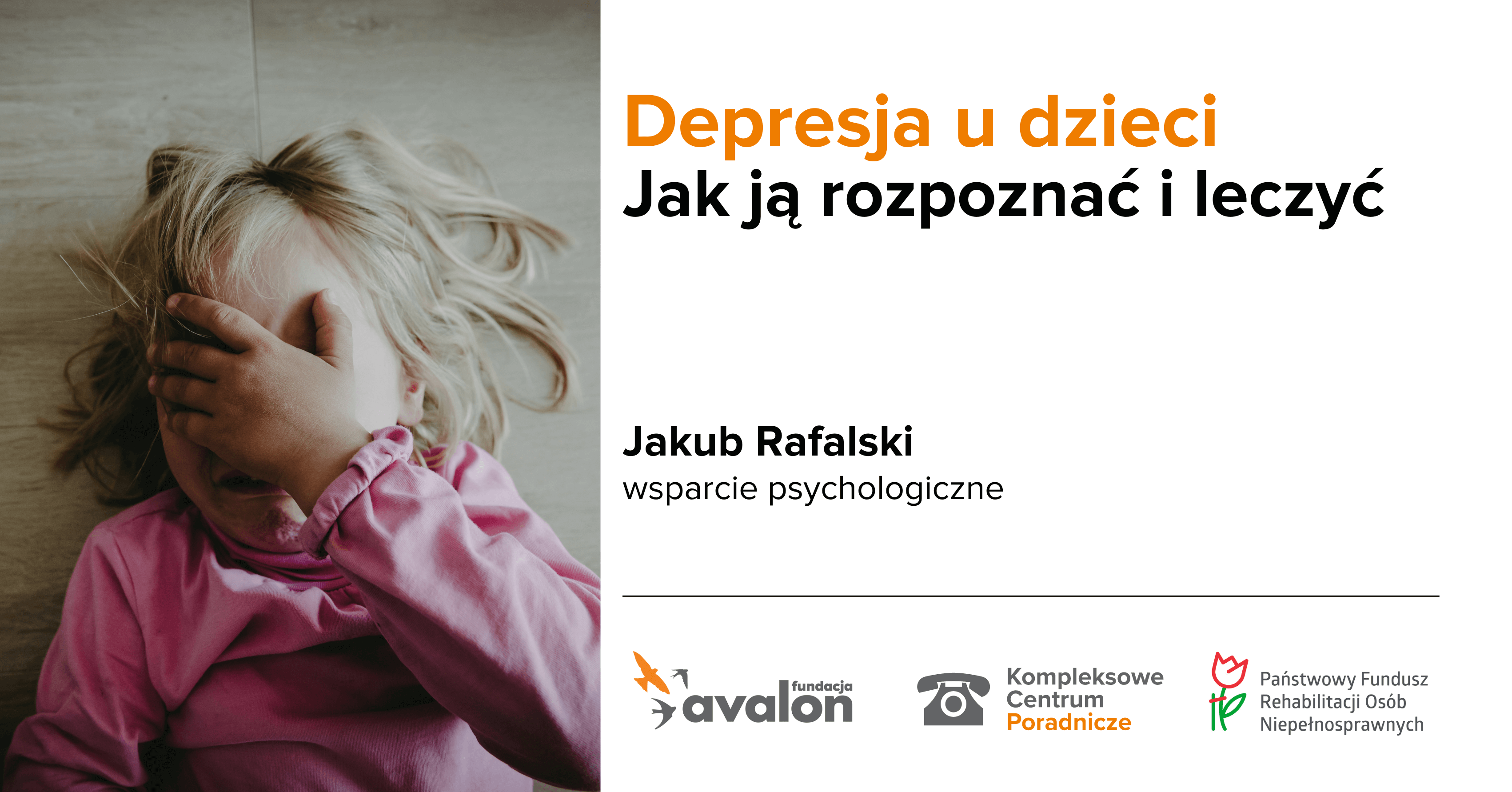 Dziewczynka z ręką na twarzy.