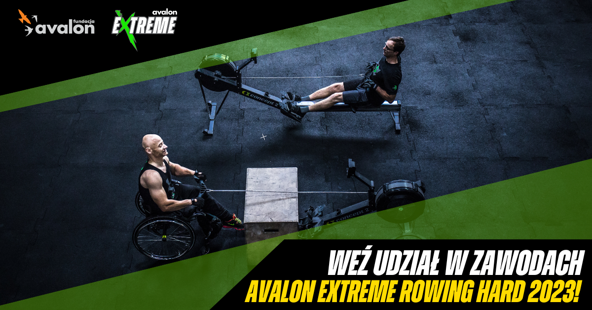 dwóch mężczyzn na ergometrach wioślarskich