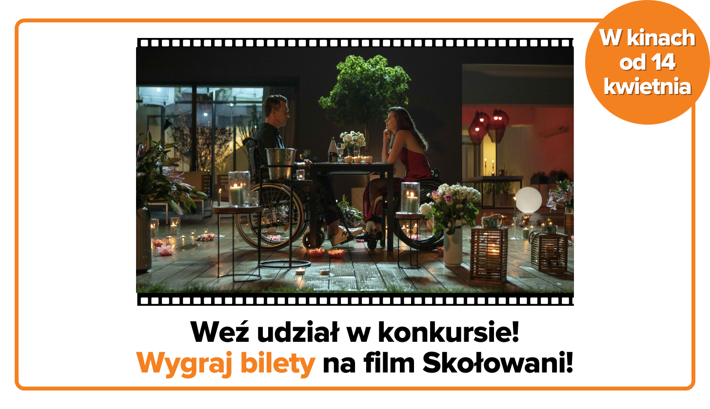 na zdjęciu kobieta i mężczyzna na wózkach siedzą przy stoliku i patrzą się sobie w oczy. pod spodem znajduje się napis: Weź udział w konkursie! Wygraj bilety na film