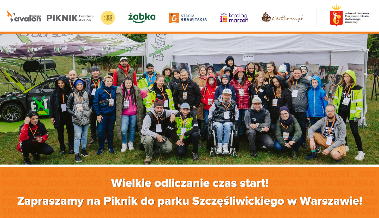 grupowe zdjęcie uczestników pikniku