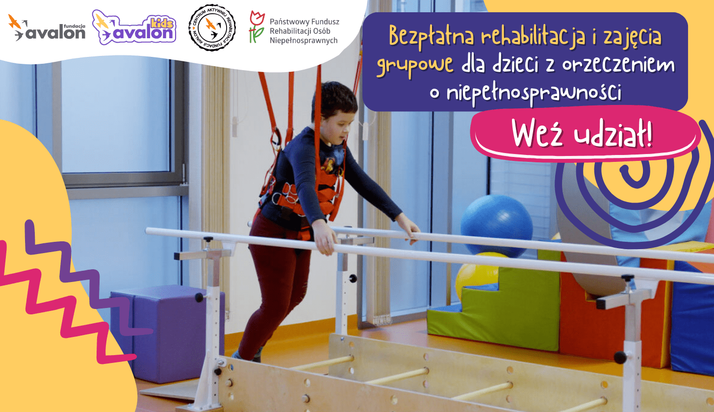 Chłopiec w trakcie rehabilitacji na podnośniku Levi Care.