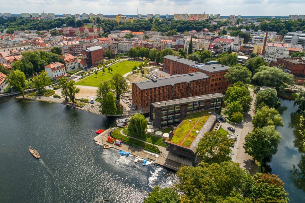 zdjęcie: Młyny Rothera nad rzeką z perspektywy lotu ptaka