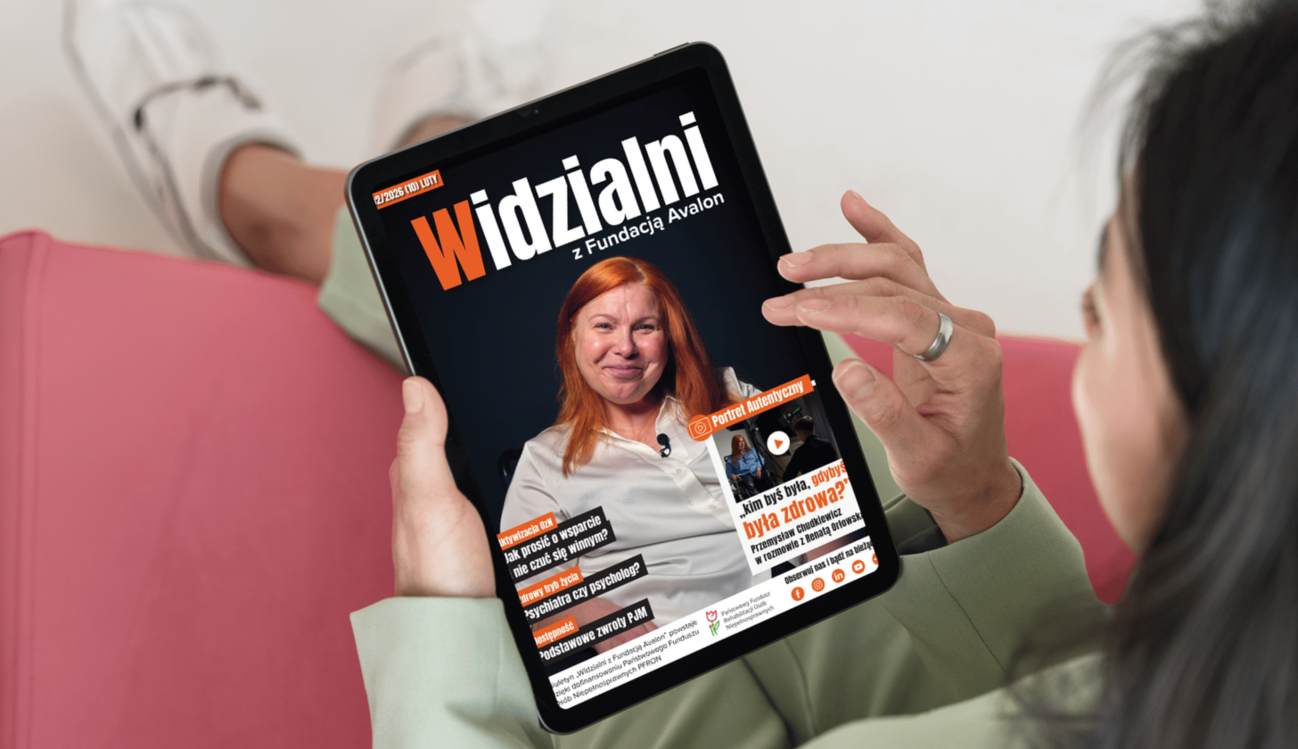 Wizualizacja lutowej okładki biuletynu na tablecie.