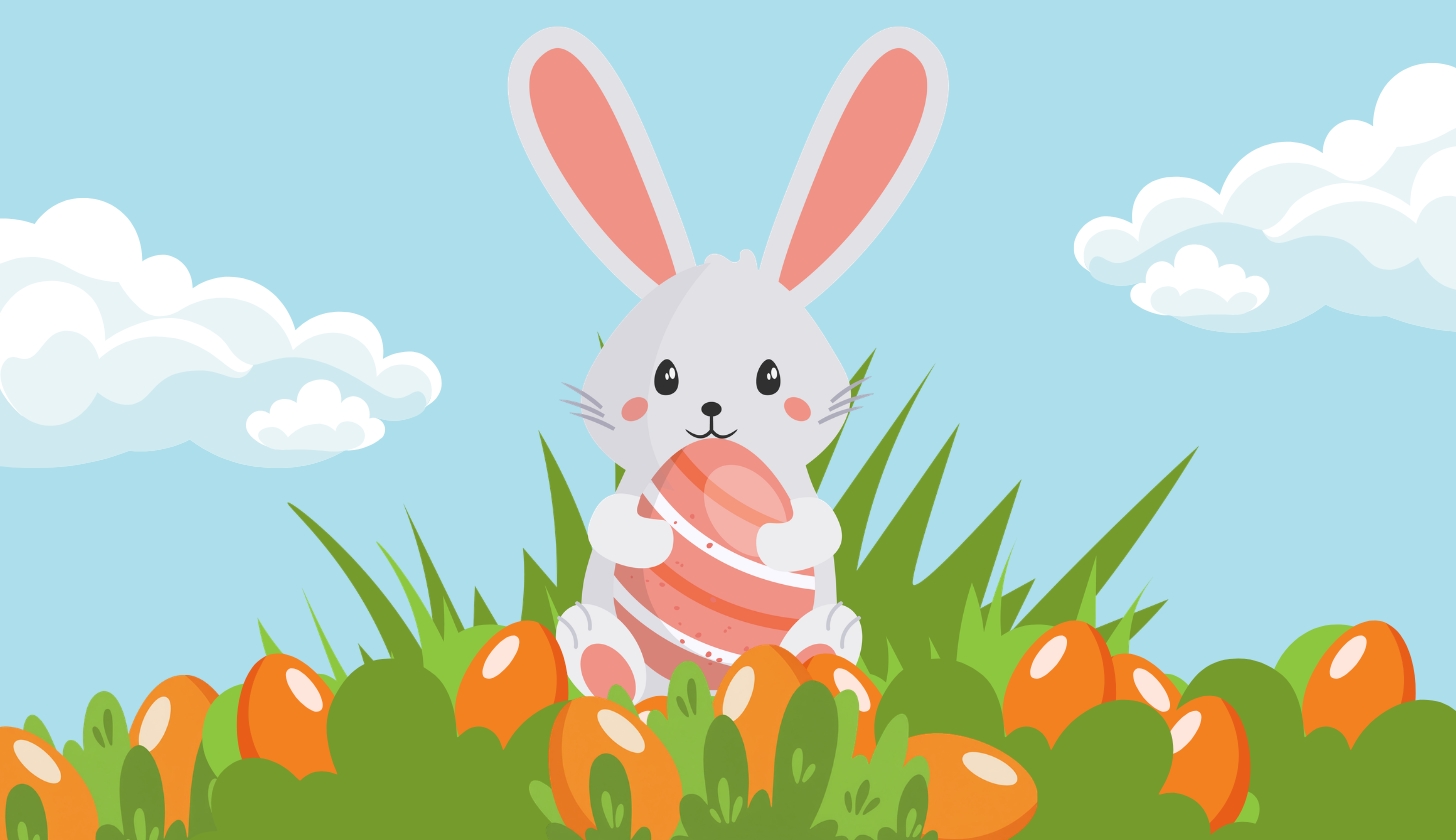 Zajączek siedzi na trawie i obejmuje łapkami pisankę. W tle jest niebieskie niebo.